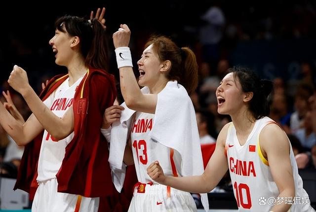 包含德国队观众热烈欢呼！，费德勒迎来五赛季出色发挥赛场气氛高涨的词条